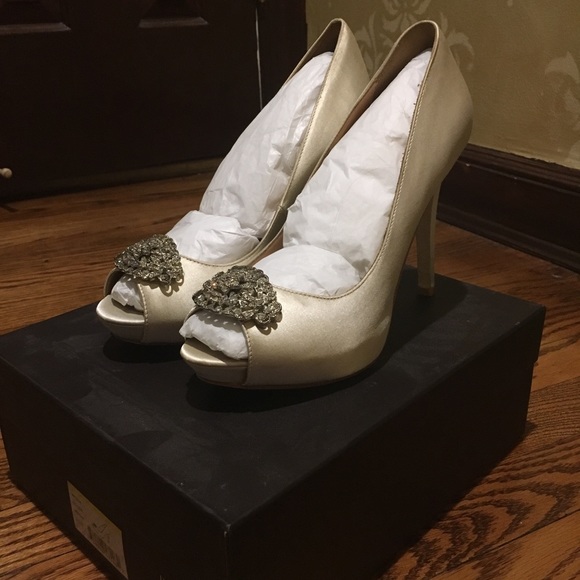 Badgley Mischka Goodie Vanilla Satin - Picture 4 of 8